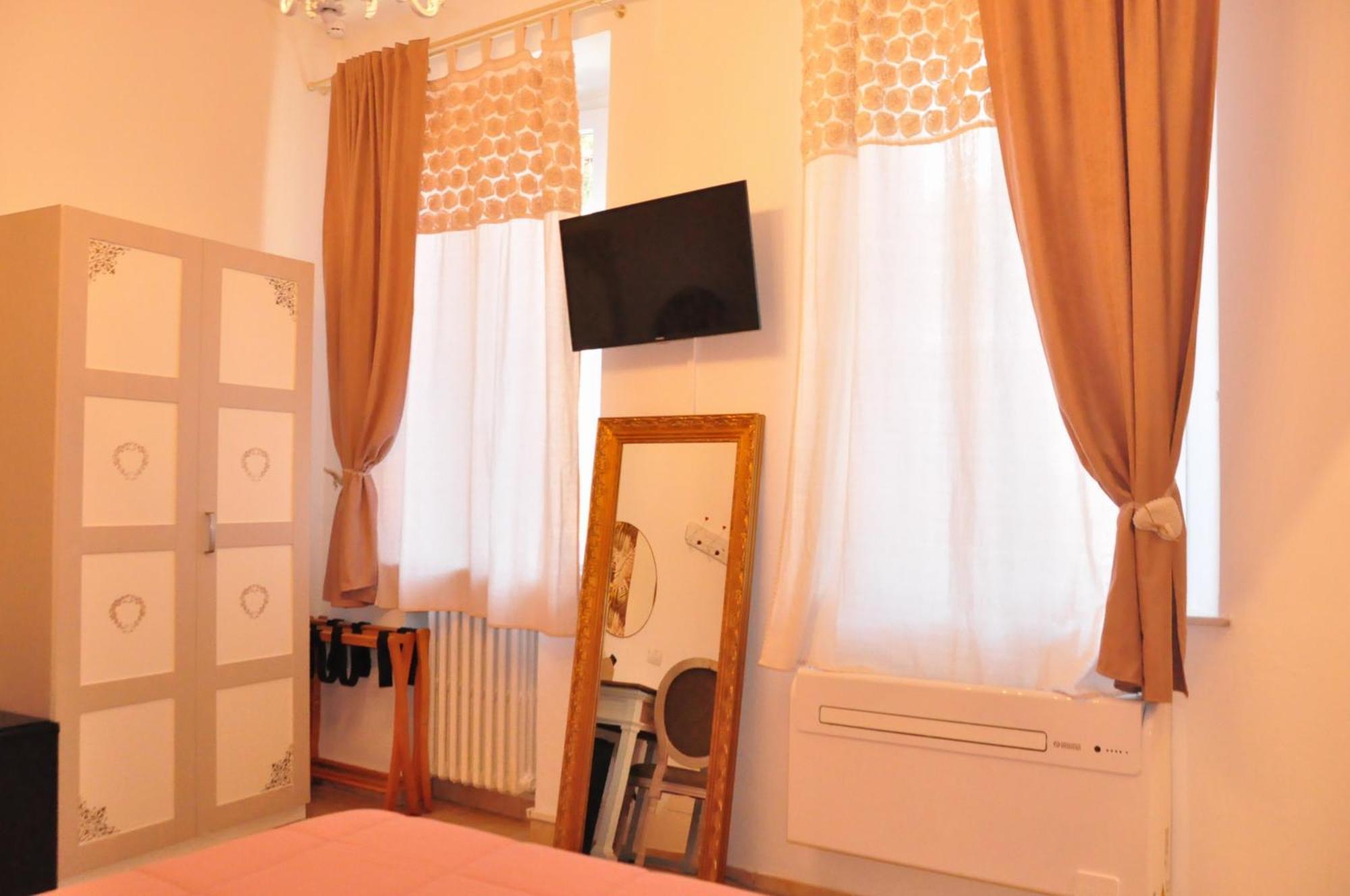 B&B Le Camere Di Livia Siena Eksteriør billede