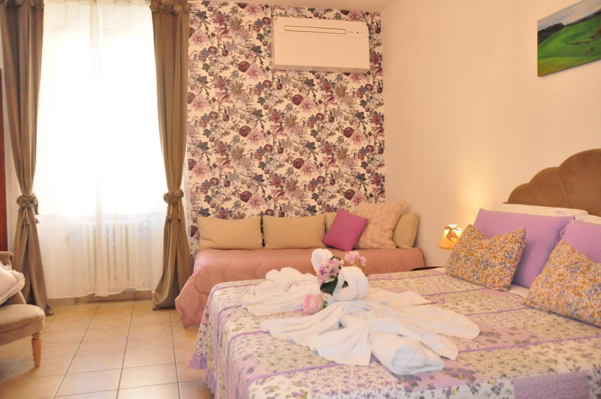 B&B Le Camere Di Livia Siena Eksteriør billede